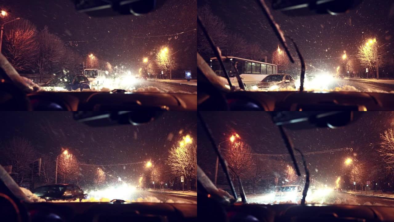 在暴风雪时间乘夜城乘车