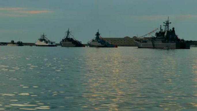 日落时军舰的剪影军事视频素材