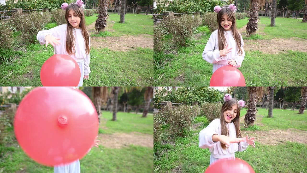 可爱的女孩玩气球公园