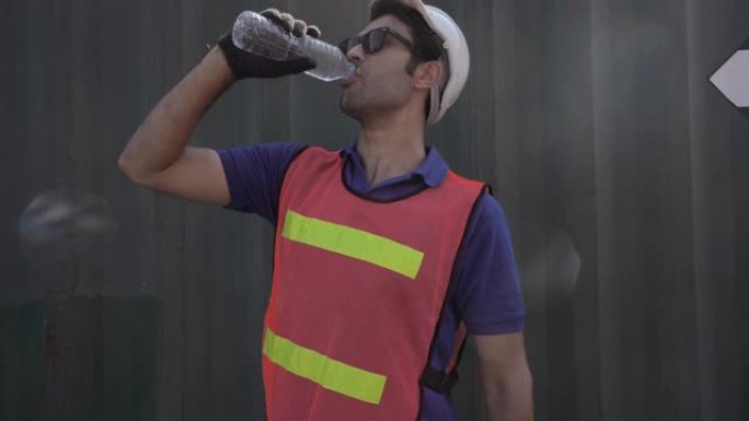 建筑工人饮用水