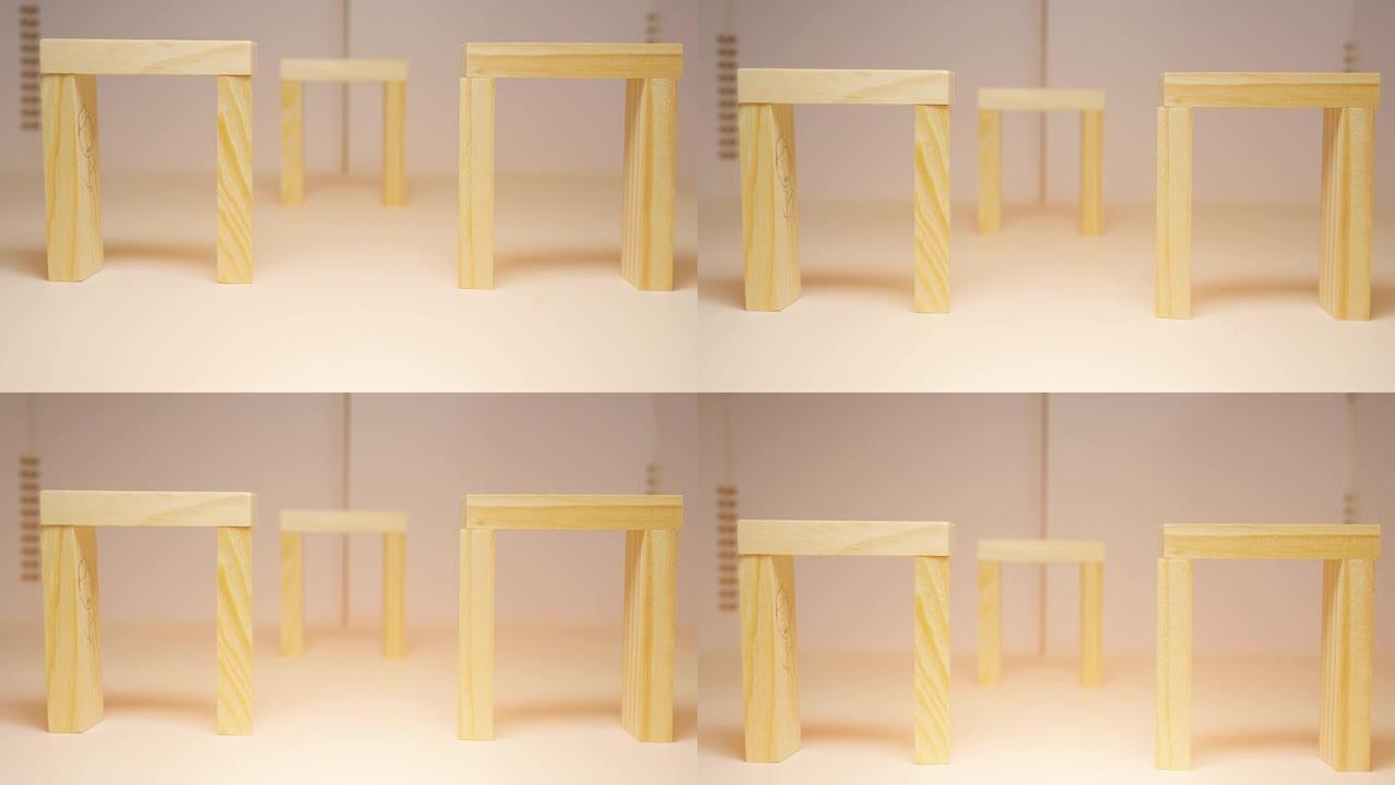 木块是堆叠的。用于多米诺骨牌游戏。阳光的动画。从下到上倾斜镜头。堆叠成正方形。