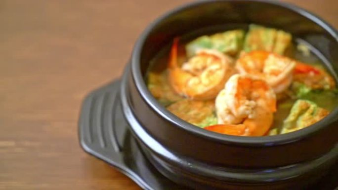 罗望子酱酸汤配虾蔬菜煎蛋卷 -- 亚洲美食
