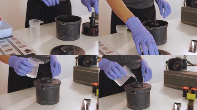 摄影师将胶片底片放入显影罐中，并倒入化学胶片。