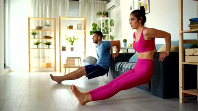 夫妇在家锻炼。有氧运动强身健体美体自律