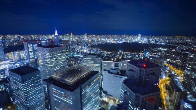 新宿的夜景衬砌着摩天大楼