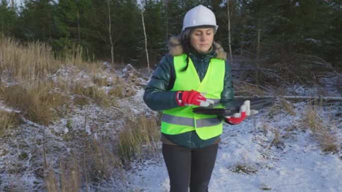 拥有笔记本电脑的女森林科学家开始森林检查