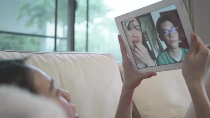 东南亚人在检疫期间与家人进行社交视频电话会议