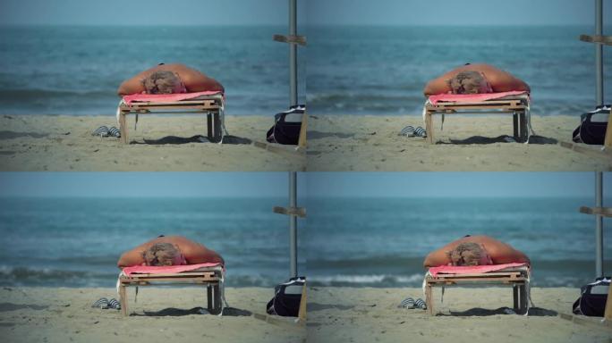 女人躺在沙滩上放松日光浴