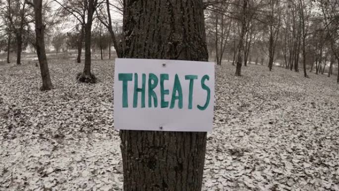 威胁-冬季野外的文字横幅-雪中的树木