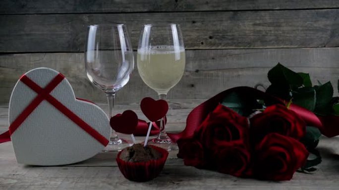 美丽的红玫瑰，一杯香槟。心，礼物。婚礼背景，情人节爱情概念。情人节。射击4K