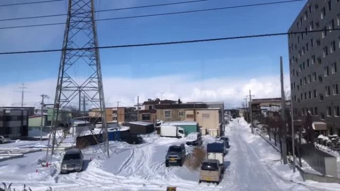 日本札幌火车上的雪景。