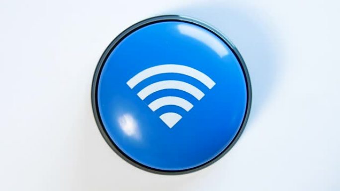 女人通过按下蓝色闪亮按钮打开wi-fi。快速无线网络连接的概念。在wi-fi区使用免费互联网。带有波