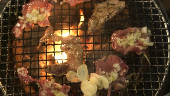 日式牛舌木炭烧烤烤架顶视图
