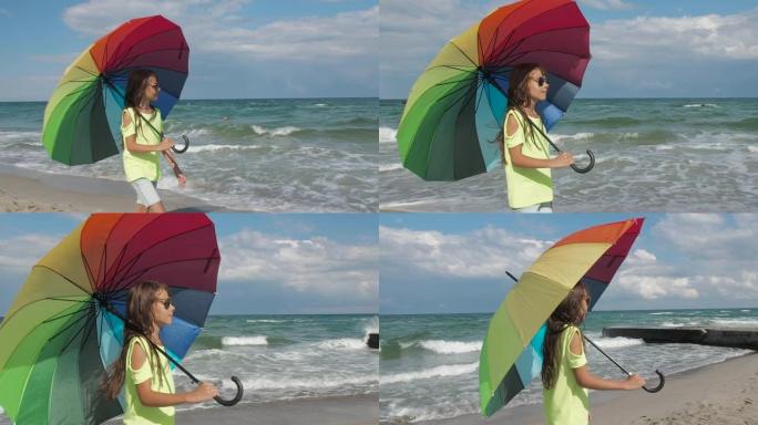 带着雨伞沿着海滩散步的孩子。