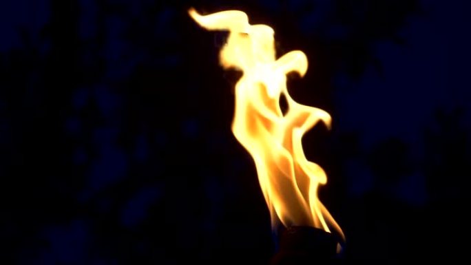 慢动作中黑暗中的火焰180fps