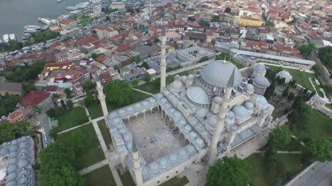 土耳其伊斯坦布尔有博斯普鲁斯风景的苏莱曼清真寺