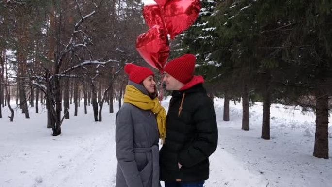 浪漫的年轻时髦夫妇在冬季公园的爱情时光。爱情、情人节和节日概念。亲吻和拥抱