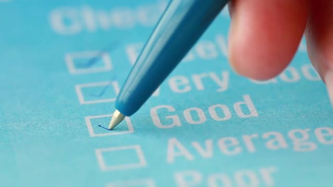 客户检查表调查反馈满意度表用黑色铅笔标记应用蓝色表格文档。填写企业复选标记的意见问题