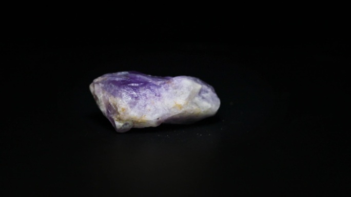 白线紫晶矿石标本