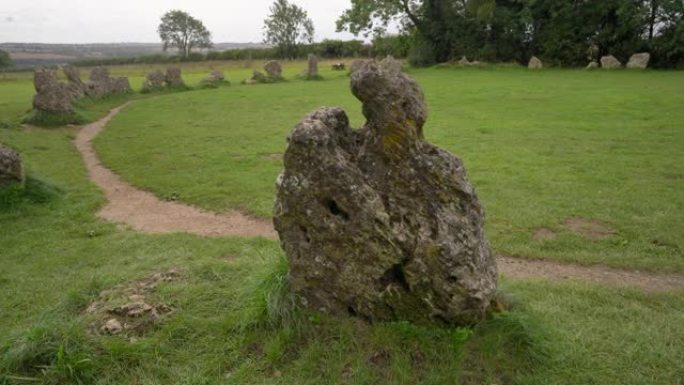 Rollright石头。国王的巨石圈是新石器时代晚期，大约公元前2500年