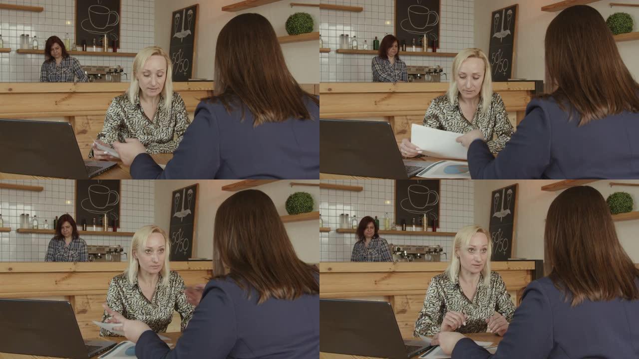 女企业家在咖啡馆开会时争吵