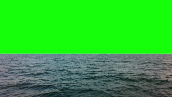 4k视频景观视角跟踪从乘客渡船的侧视图拍摄，它在夏季穿越挥舞着的海水表面，色度键绿色屏幕