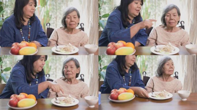 厌倦食物的亚洲高级女性。