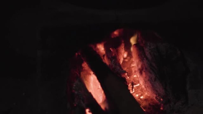 燃烧木材传统炉子