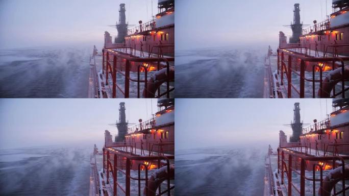 核破冰船帆甲板上的景色。降雪
