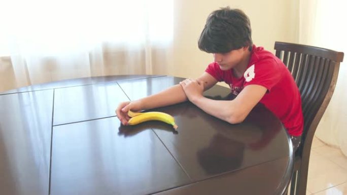 关于男孩和香蕉的定格动画