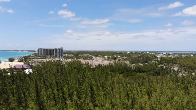 鸟瞰图镜头的海岸线，开曼群岛股票视频开曼群岛，大开曼群岛，加勒比，旅游胜地，酒店