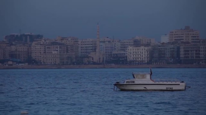 2011年6月27日，埃及亚历山大港码头/埃及城市景观