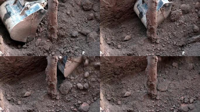 挖掘机挖掘粘土和沙土。特写。