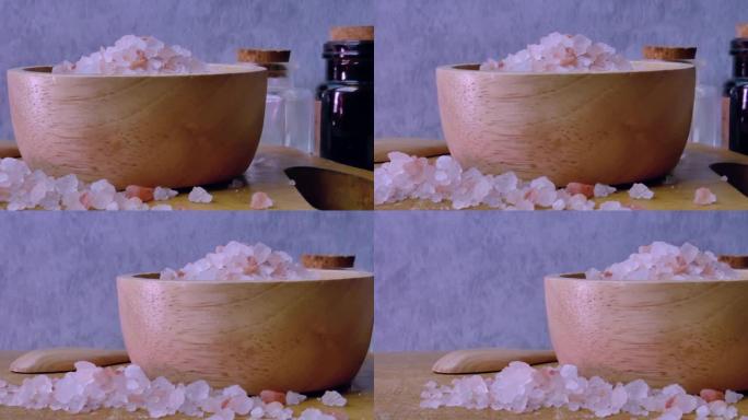喜马拉雅盐特写镜头显示食物含量。