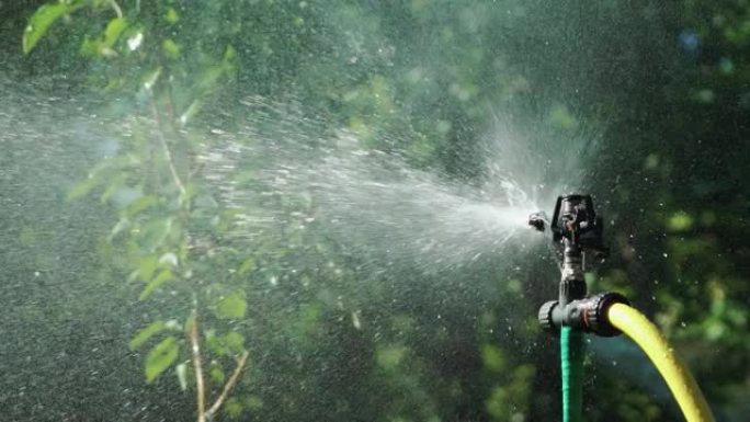 自动喷水灭火系统给草坪浇水