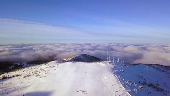 Kopaonik云层上的山峰