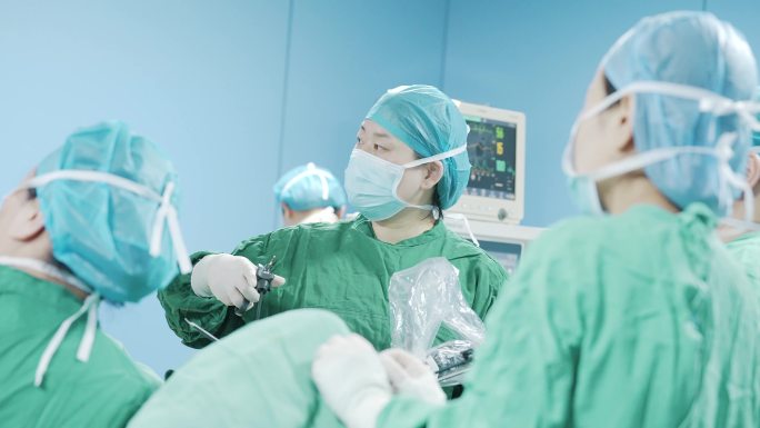 4k医生在手术时专心做腹腔镜微创手术