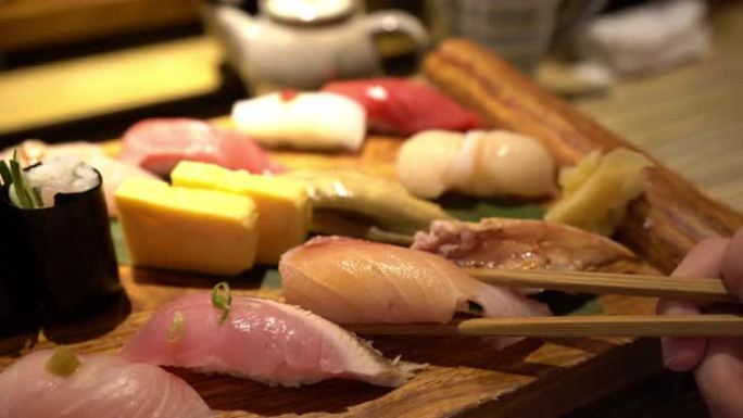一道大菜，搭配日本料理中的各种寿司