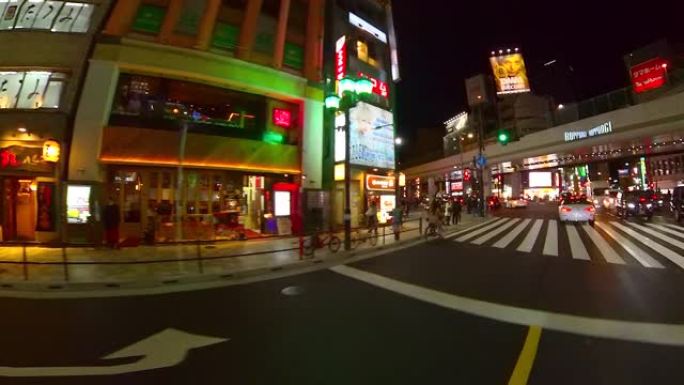 晚上驾驶六本木，日本东京。