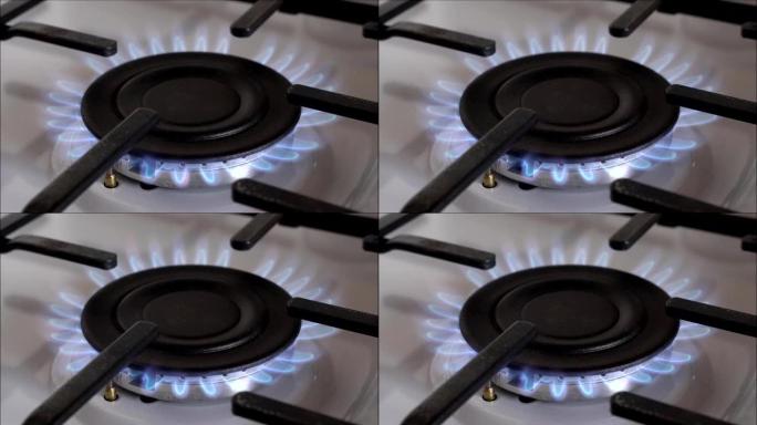 在厨房的炊具上燃烧蓝色的气体火焰