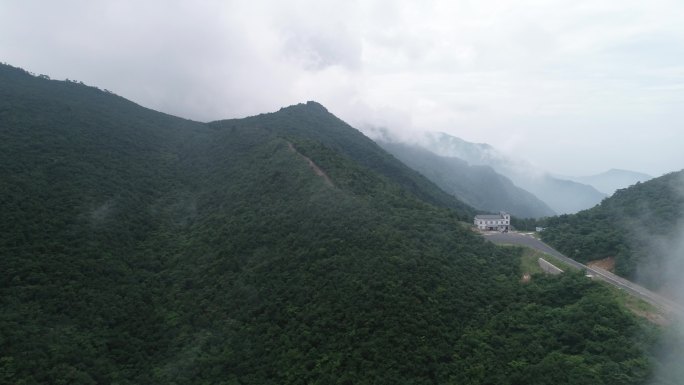 大山 崇山峻岭 山 云雾 雾