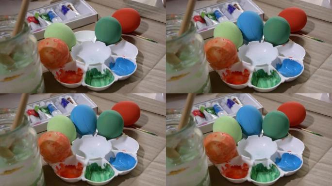 人们在彩蛋准备上使用水彩画设计来庆祝复活节快乐