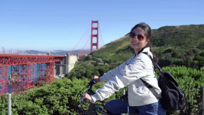 女游客喜欢短途自行车旅游观光