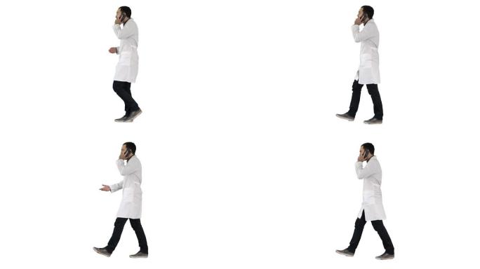 年轻的医生在白色背景上与mobile和walkind交谈