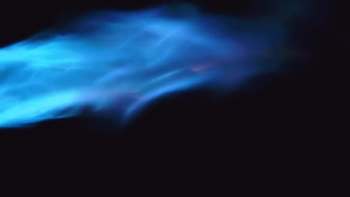 气体燃烧产生的蓝色火焰的快速运动。大量的能量和热量的释放。