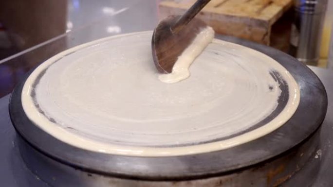 专业烹饪手工人制作法式薄饼