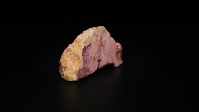 红条纹石矿物标本