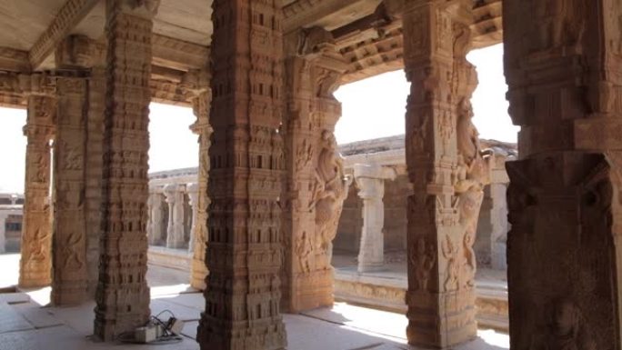 卡纳塔克邦古村落汉比的寺庙建筑