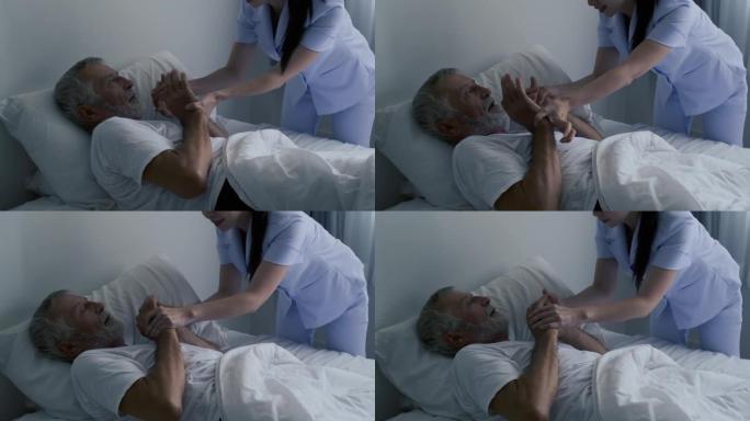 祖父或老人睡觉时失眠，床上噩梦，护士来到老人那里，在白色房间叫醒他