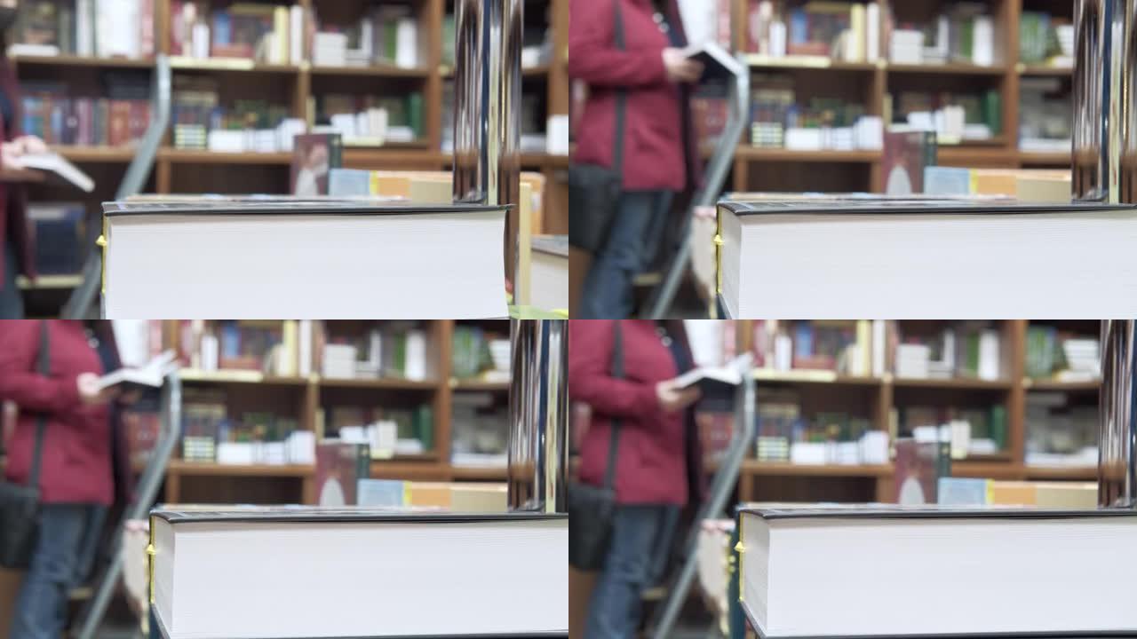 有图书馆书籍的女士。她在模糊中，焦点在前景